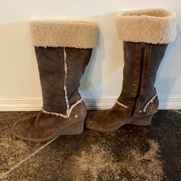 Wedged Ugg Boots - Picture 1 of 2